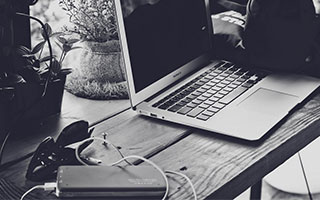 6250万英镑生死局！曼联蜜蜂72小时谁能笑到最后？