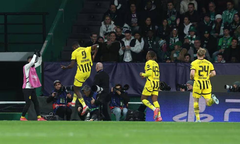 足坛悲喜一夜！巴萨9连胜，领先皇马3分，曼城逆转进4强，多特3-1