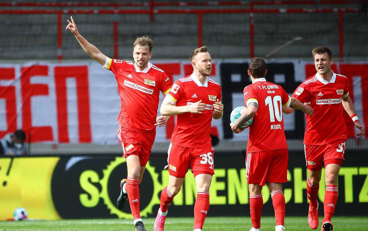 法兰克福迎来争夺欧冠资格的关键战役，奥格斯堡状态低迷，柏林联合防线堪忧