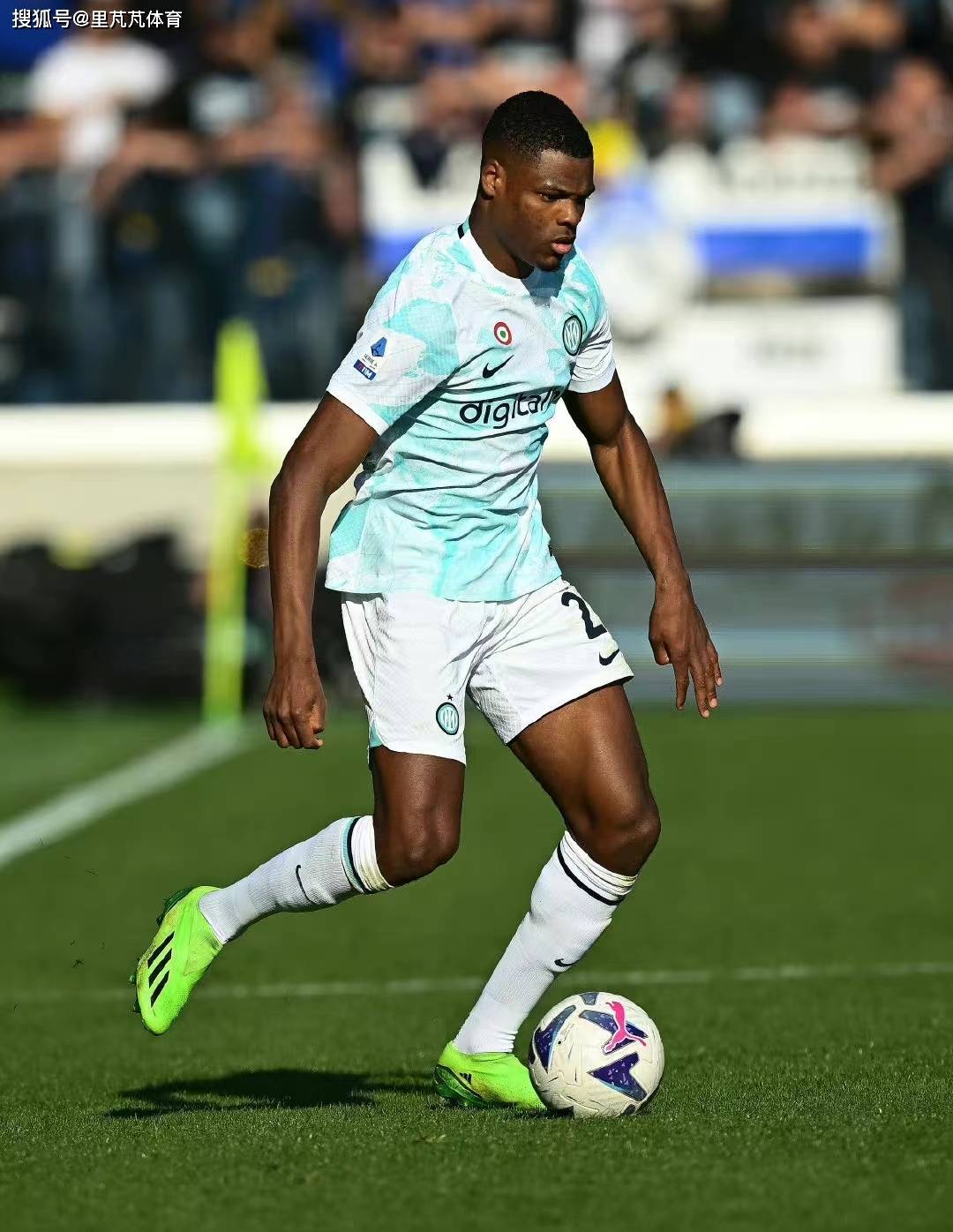 更换经纪人的国米“泥头车”，正在考虑加盟英超：解约金白菜价